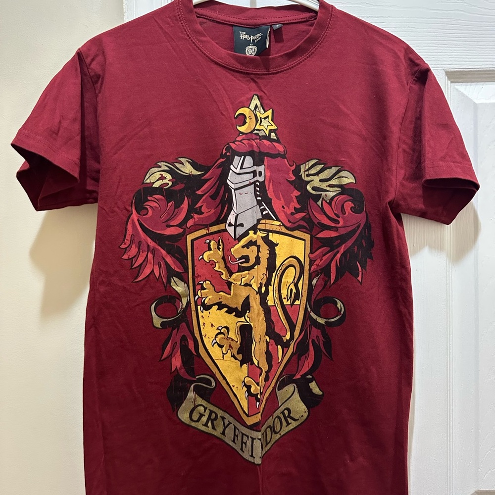 Warner Bros. Gryffindor Maroon T-Shirt